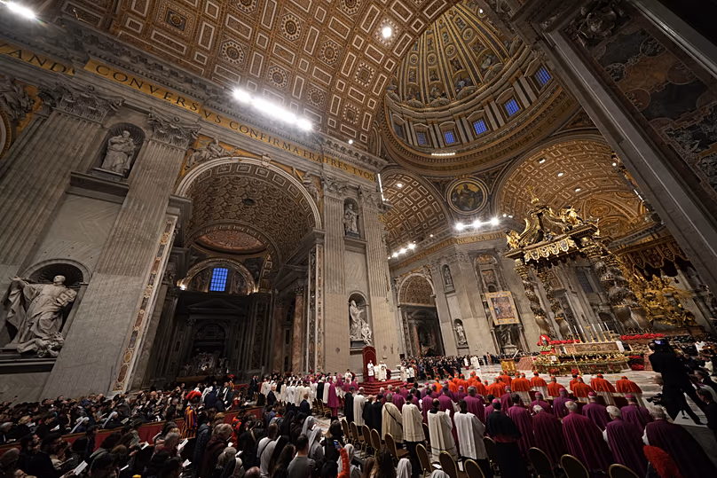 Le pape Léon XIV préside les premières Vêpres et le « Te Deum » dans la basilique Saint-Pierre au Vatican, le 31 décembre 2025