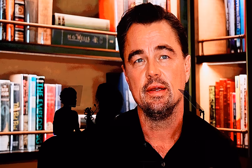 Une vidéo de Leonardo DiCaprio acceptant le prix du palmier du désert est projetée lors du 37e Festival international du film de Palm Springs Film Awards - samedi 3 janvier 2026.