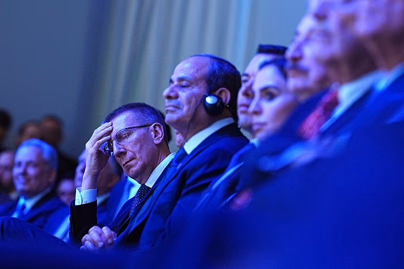 Le président letton Edgars Rinkēvičs écoute le discours du président américain Donald Trump au Forum économique mondial de Davos, le 21 janvier 2026.