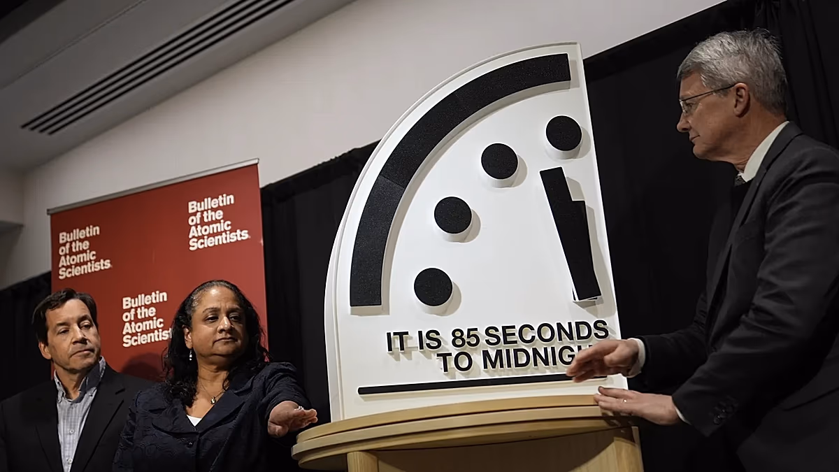 « L'horloge de la fin du monde » est réglée à minuit moins 85 secondes, selon le Bulletin of the Atomic Scientists