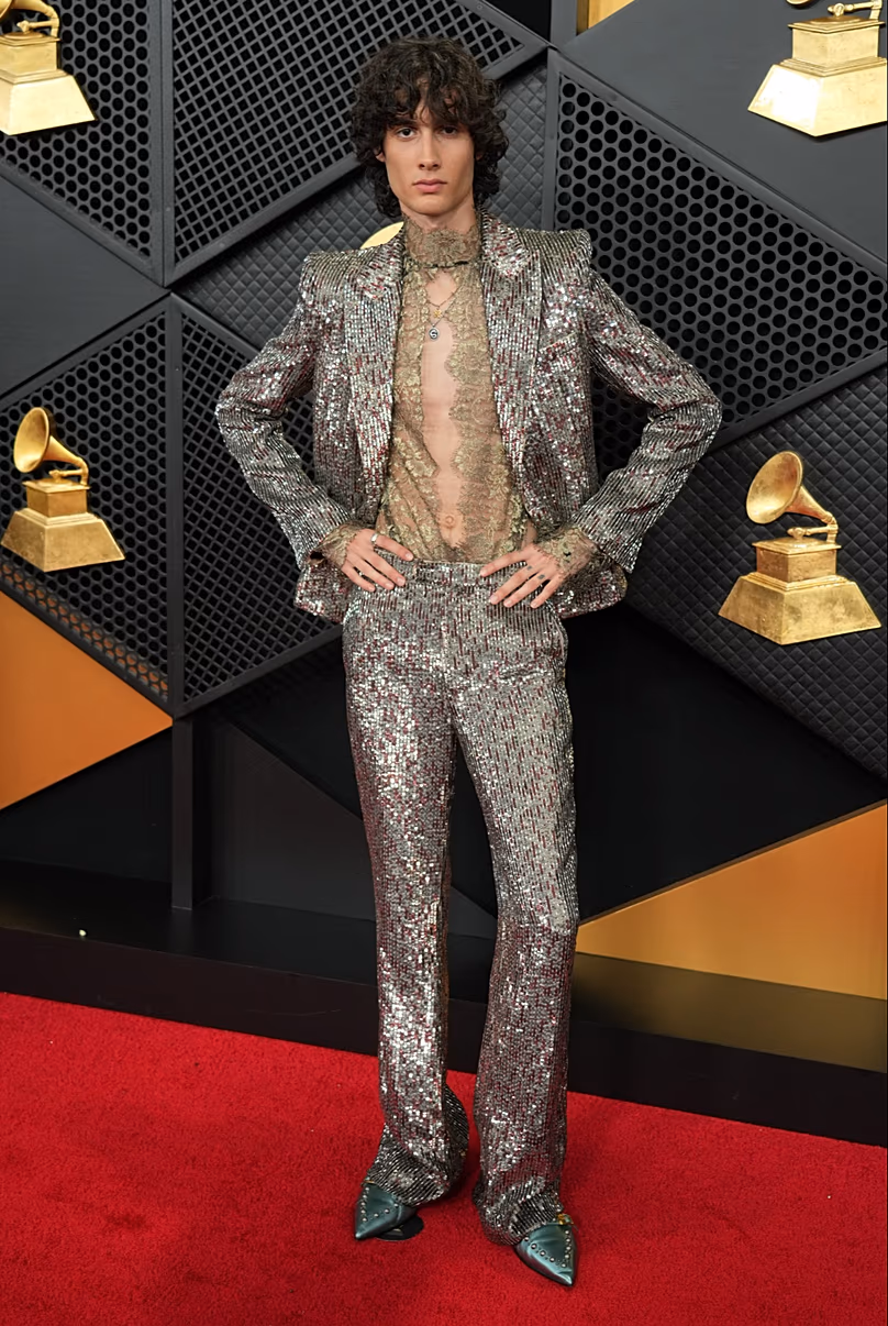 Glitz, c'est bien : Sombr sur le tapis rouge des Grammy Awards où il a perdu dans la catégorie Meilleur nouveau venu face à Olivia Dean.