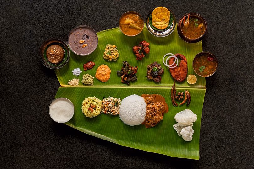 Au Lotus Palace et dans d'autres hôtels, les clients peuvent tenter l'expérience Raja Virundhu, qui se traduit littéralement par « un repas digne d'un roi ».