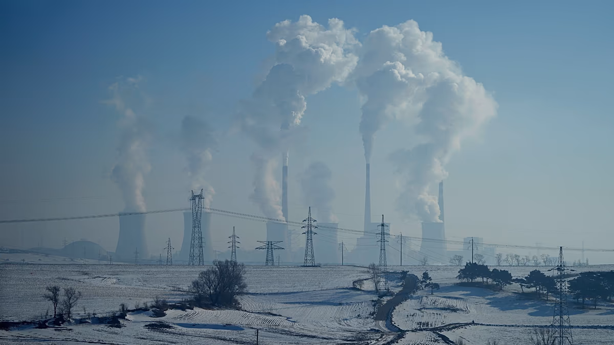 L’éolien et le solaire sont en plein essor en Chine. Alors pourquoi construit-il autant de nouvelles centrales au charbon ?