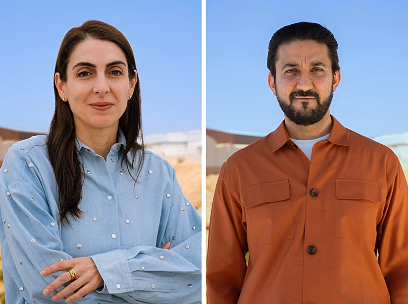 Portrait de Nora Razian et Sabih Ahmed, co-directeurs artistiques de la Biennale d'art contemporain de Diriyah 2026