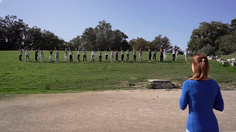 Artemis Ignatiou donne des instructions