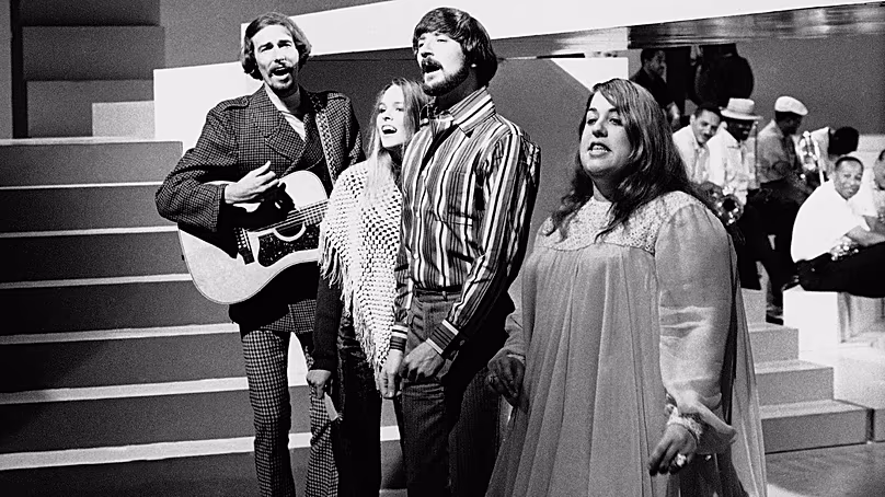 Les Mamas et les Papas - Mama Cass à gauche