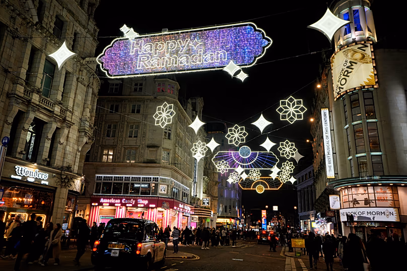 Illuminations du Ramadan à Piccadilly Circus à Londres en 2024