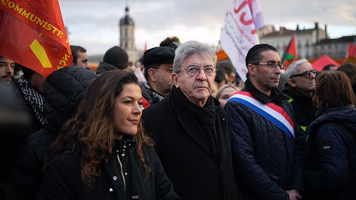 La mort d'un militant français fait planer le spectre du "cordon sanitaire" autour du parti LFI