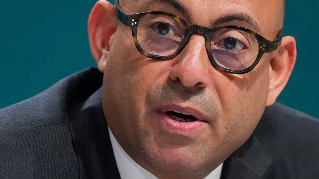 La « politique de la corde raide » pourrait faire échouer l'accord de financement de la COP29, prévient le chef du climat de l'ONU alors que l'UE adoucit sa position sur la Chine