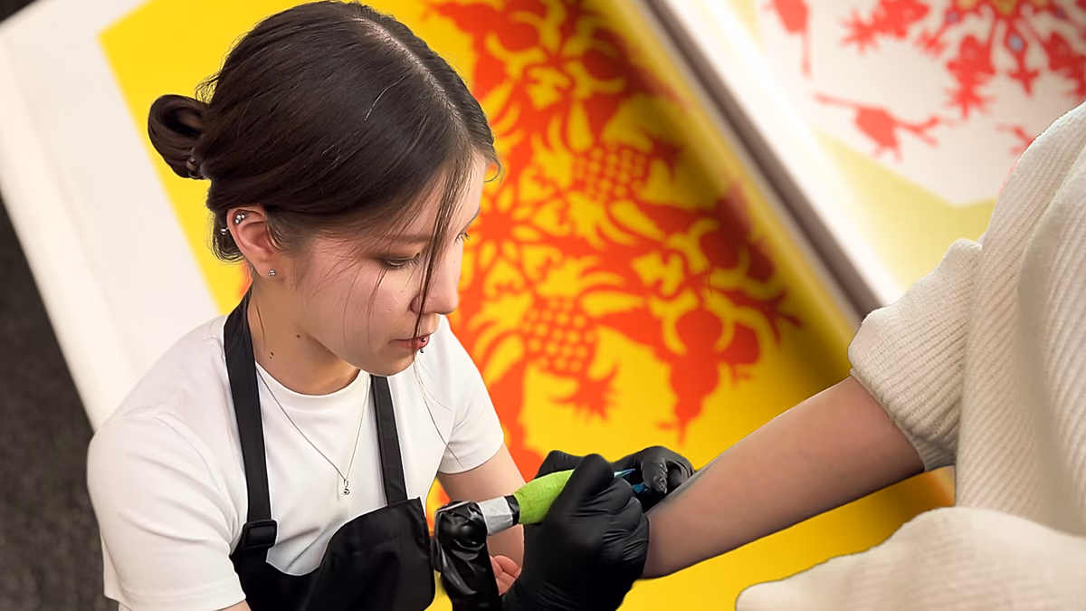 Du feutre à la chair : pourquoi les jeunes Kazakhs transforment les ornements traditionnels en tatouages