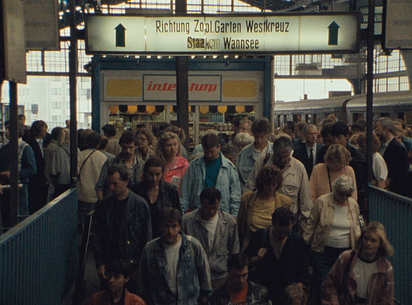 Les Berlinois de l’Est et de l’Ouest ont vécu des expériences différentes à la station Friedrichstrasse.