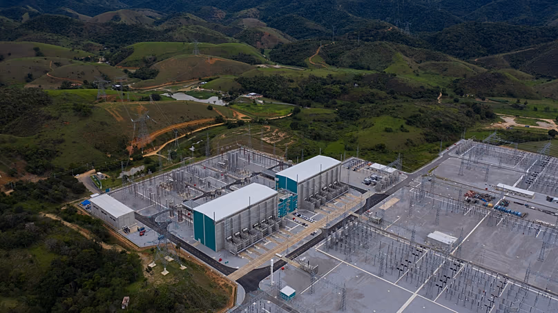 La sous-station de transport d'énergie Xingu Rio Energy Transmetteur (XRTE Rio) fonctionne à Paracambi, au Brésil, transmettant l'énergie électrique provenant du barrage de Belo Monte.