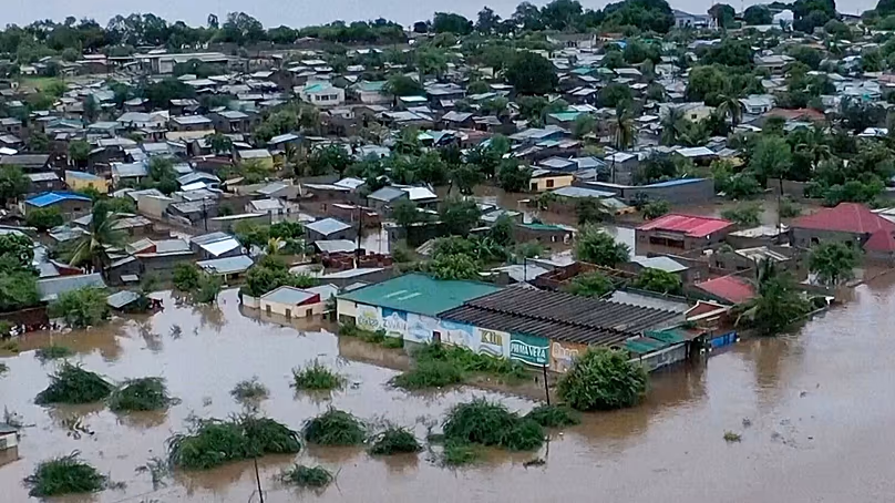 Cette image réalisée à partir d'une vidéo montre la scène après les inondations dans la province de Tete, au Mozambique, le jeudi 15 janvier 2026.