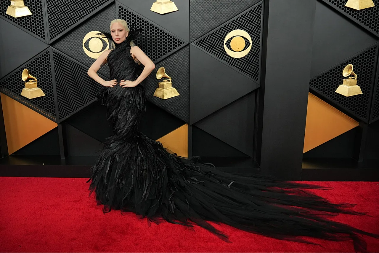 Lady Gaga est connue pour ses tenues époustouflantes et n'a pas déçu aux Grammys