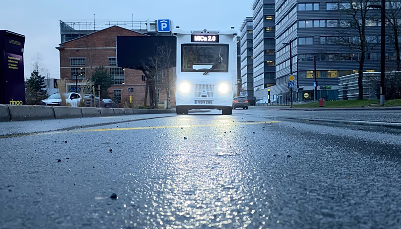 Navette électrique autonome dans les rues de Tallinn, capitale de l'Estonie