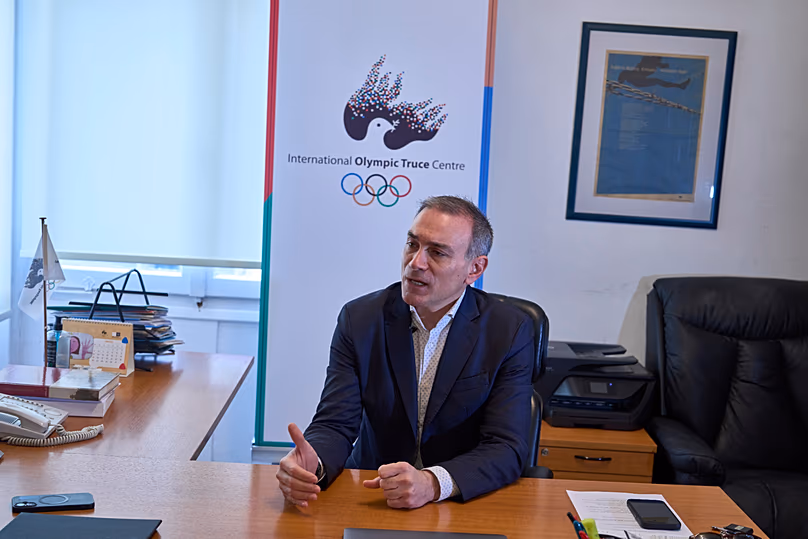 Le directeur du Centre International pour la Trêve Olympique Constantinos Filis s'exprime à Athènes, le 28 janvier 2026