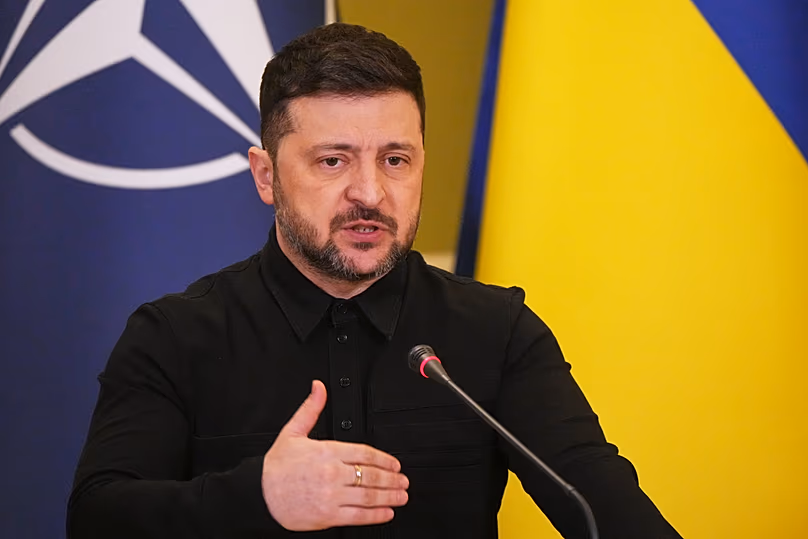 Le président ukrainien Volodymyr Zelenskyy s'exprime lors d'une conférence de presse conjointe à Kiev, le 3 février 2026.