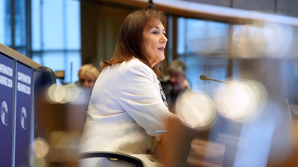 La France affirme que la Commission n'a pas de "mandat" pour participer à la réunion du Conseil de la paix alors que Bruxelles reste provocante