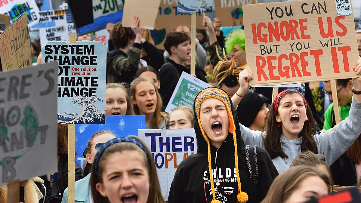 La « guerre culturelle » contre le zéro net : pourquoi les Britanniques ont-ils cessé de soutenir les politiques climatiques ?