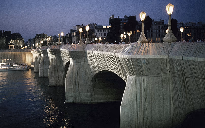 Pont Neuf emballé de Christo et Jean-Claude, 1985.