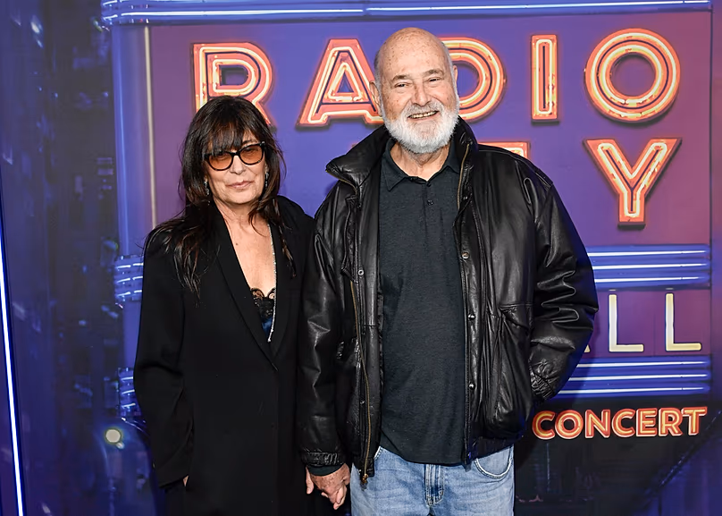 DOSSIER – Rob Reiner, à droite, et sa femme Michele Singer Reiner assistent au SNL50 : The Homecoming Concert au Radio City Music Hall le vendredi 14 février 2025 à New York