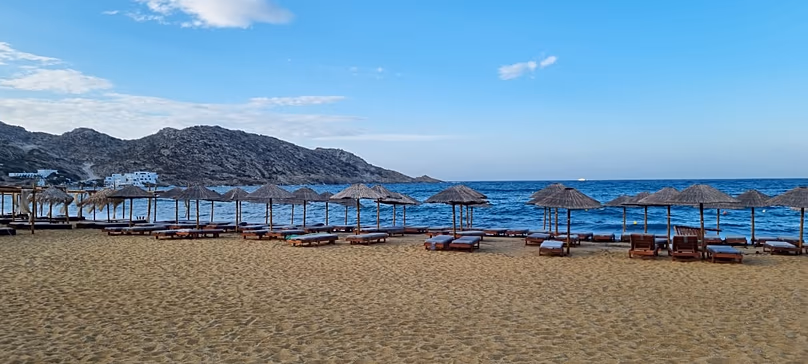 Plage de Mylopotas à Ios