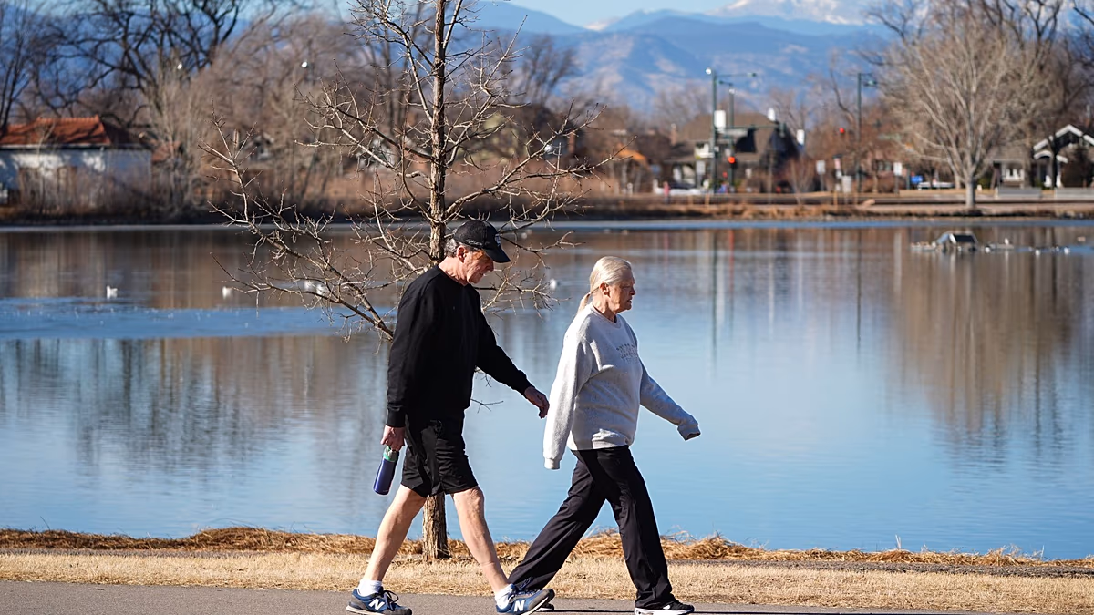 Trop chaud pour neiger : l'ouest des États-Unis craint des incendies de forêt et des pénuries d'eau tandis que les États de l'est tremblent