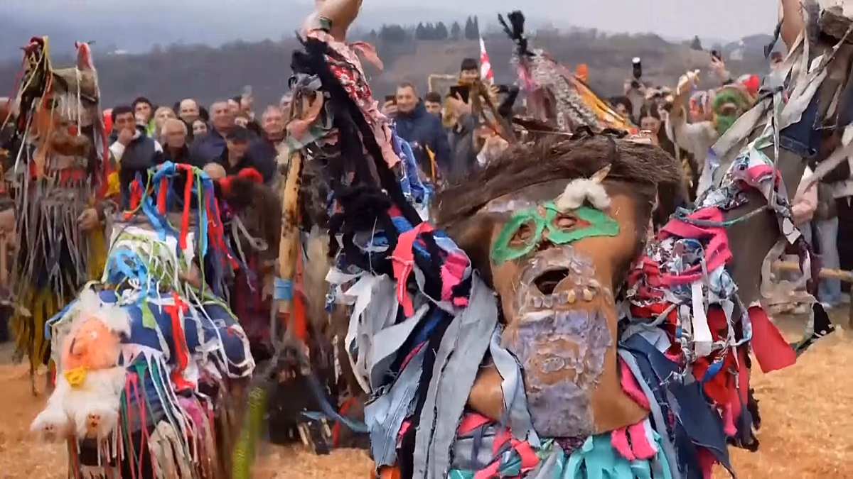 Un village de Géorgie fait revivre Berikaoba, une ancienne fête païenne du printemps