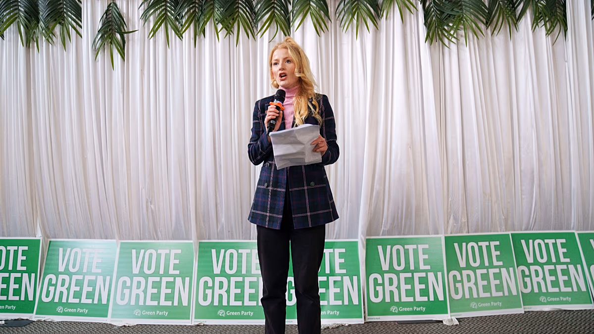 Les Verts britanniques battent l’extrême droite lors d’élections clés alors que les travaillistes chutent à la désastreuse troisième place