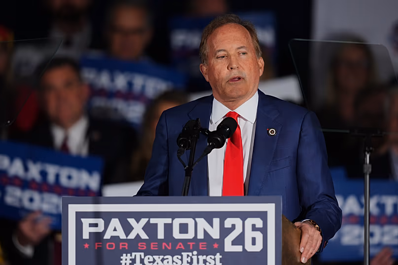 Le procureur général du Texas, Ken Paxton, s'exprime lors d'une soirée de surveillance nocturne des élections primaires, le 3 mars 2026, à Dallas. (Photo AP/Julio Cortés)