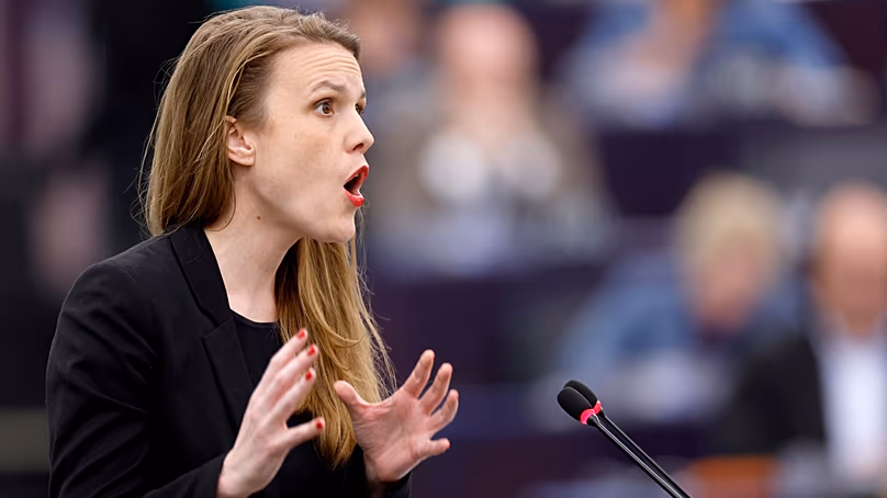 Le co-président du groupe parlementaire Verts/ALE, Terry Reintke, s'adresse à la plénière du Parlement européen à Strasbourg, dans l'est de la France, le jeudi 18 juillet 2024.