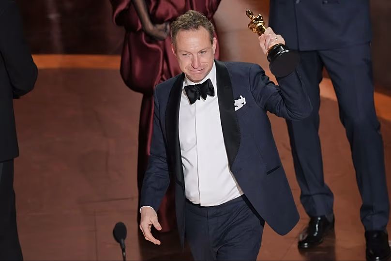 DOSSIER : Lol Crawley accepte le prix de la meilleure photographie pour « The Brutalist » lors de la cérémonie des Oscars, le dimanche 2 mars 2025, au Dolby Theatre de Los Angeles.