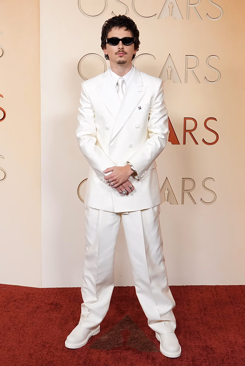 Timothée Chalamet arrive à la cérémonie des Oscars, le dimanche 15 mars 2026, au Dolby Theatre de Los Angeles.
