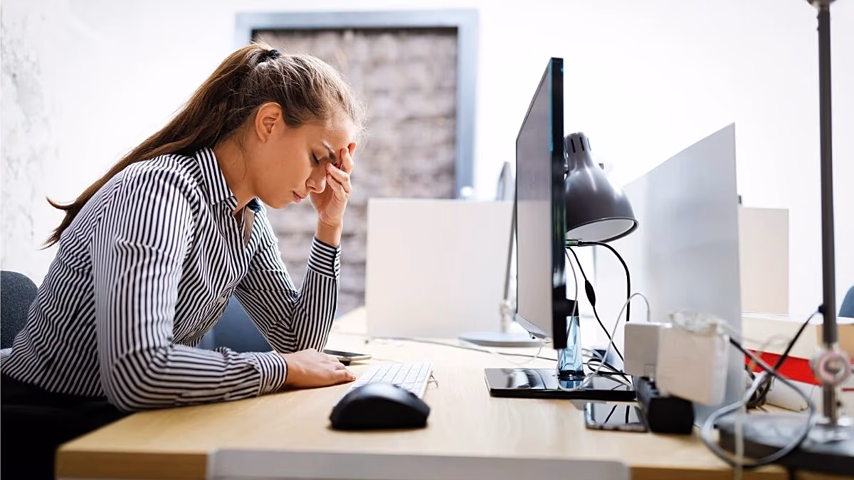 « AI Brain Fry » : pourquoi votre cerveau se sent fatigué après avoir utilisé des chatbots IA au travail