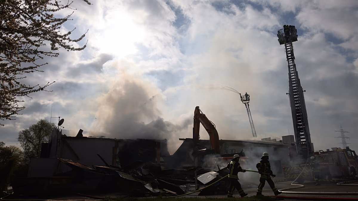 Des centaines de personnes évacuées alors qu'un incendie ravage une discothèque allemande