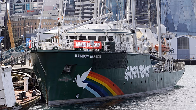 DOSSIER Sur cette photo du vendredi 28 septembre 2018, le navire amiral de Greenpeace, le Rainbow Warrior, est amarré à Wellington, en Nouvelle-Zélande.
