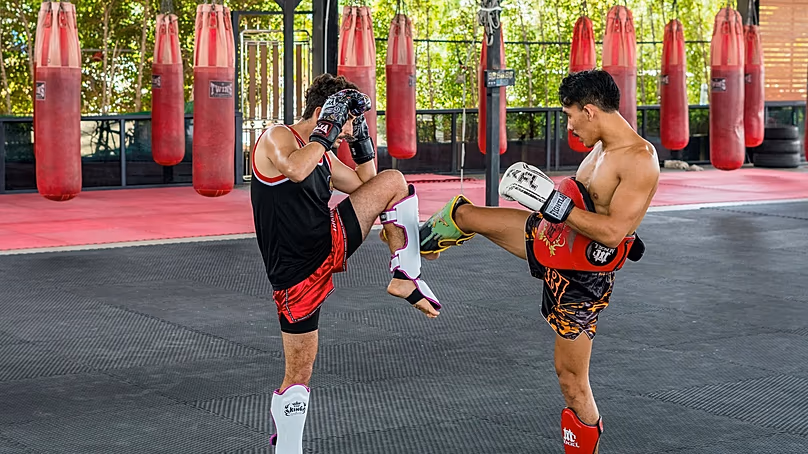 La boxe thaïlandaise et le Muay Thai sont des activités populaires tant auprès des participants que des spectateurs.