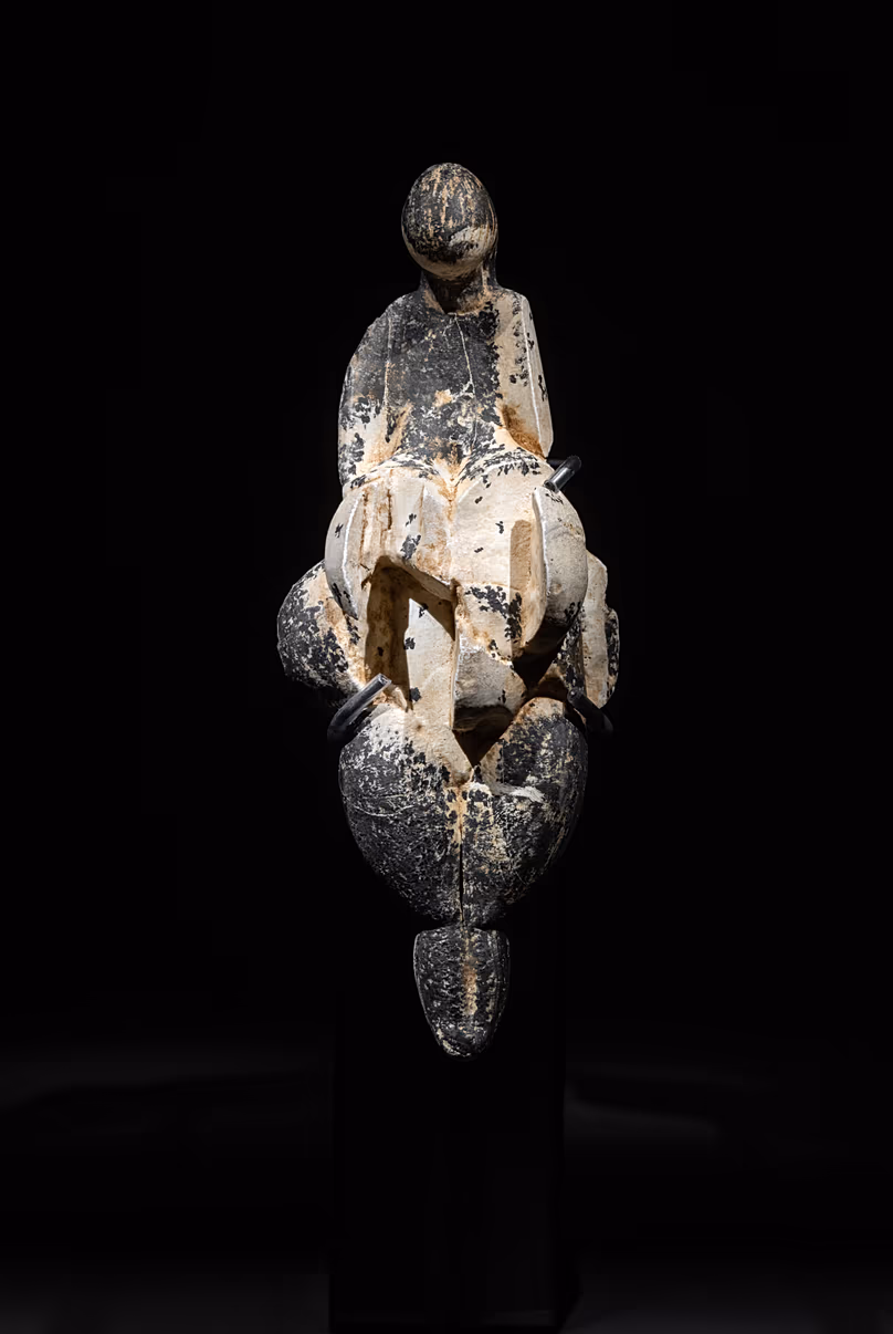 "Vénus de Lespugue" (vue de face) 28 000 avant nos jours (copie certifiée conforme) Muséum national d'Histoire naturelle, Musée de l'Homme, Paris HA - 19030