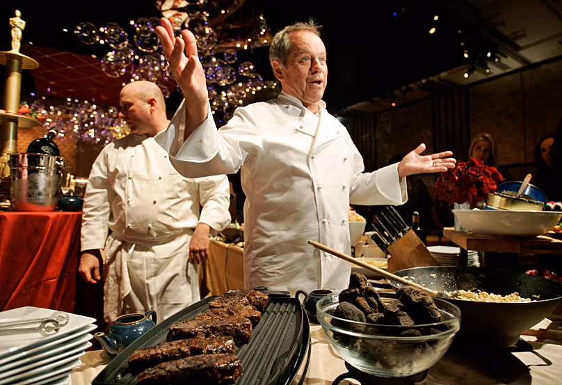 DOSSIER : Wolfgang Puck présente la nourriture et la décoration du Governors Ball à Hollywood and Highland à Los Angeles, le 30 janvier 2008.