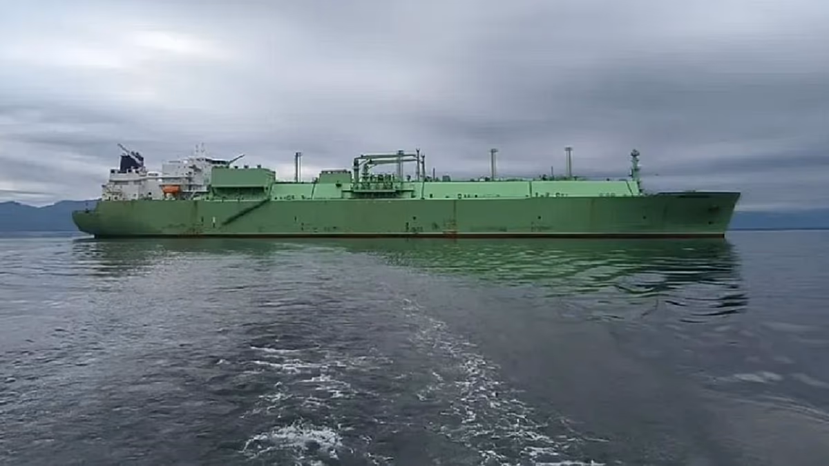 Un gazier russe dérivant en Méditerranée pourrait exploser, menaçant de provoquer une catastrophe environnementale