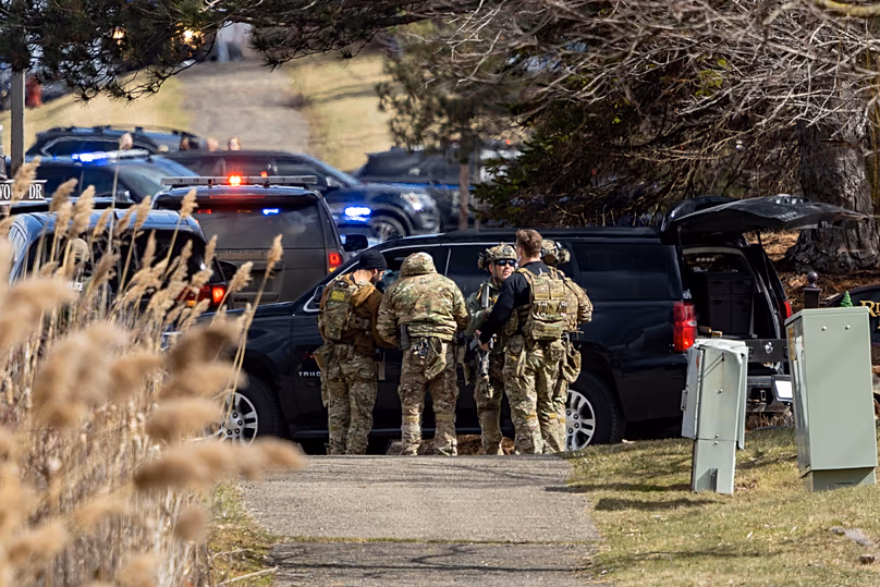 La police intervient sur les lieux d'une fusillade et d'une attaque au véhicule près de Temple Israel à West Bloomfield, Michigan, le jeudi 12 mars 2026.