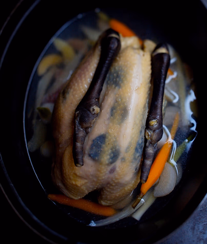 Poularde de Bresse en demi-deuil