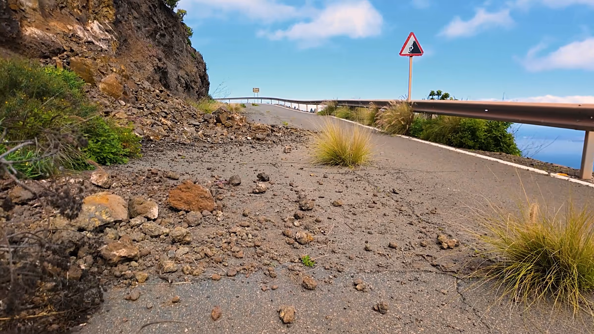Comment les habitants aident les autorités à suivre les glissements de terrain sur la côte atlantique