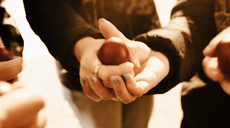 Le jeu des œufs est une tradition après la messe de Pâques