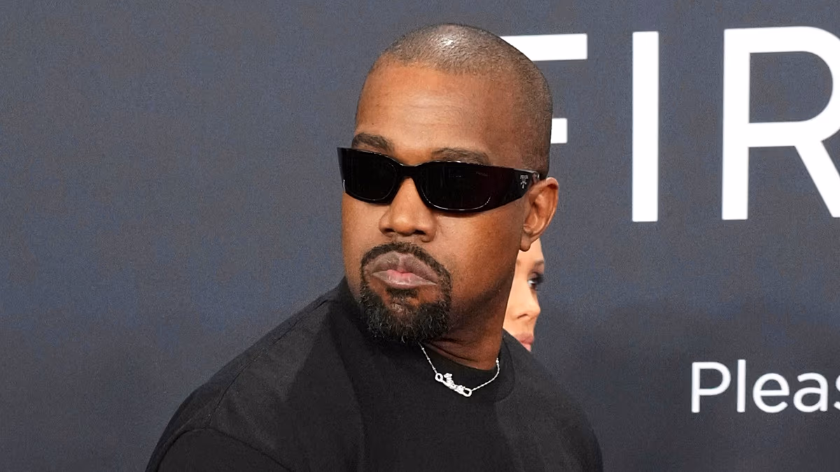 La réaction de Kanye West s'intensifie au Royaume-Uni alors que l'organisateur du festival défend la réservation - West publie une déclaration