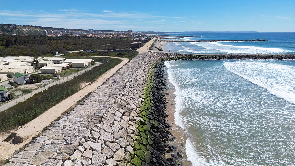 « Le sable a disparu » : le plan du Portugal de 111 millions d'euros alors que les tempêtes hivernales font reculer les plages jusqu'à 20 mètres