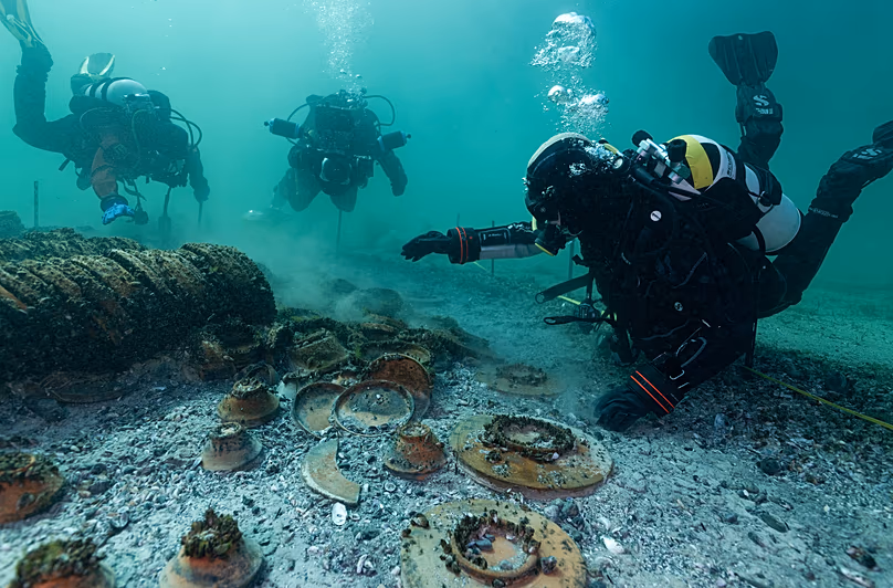 Des archéologues sous-marins récupèrent la cargaison du navire vieille de 2000 ans