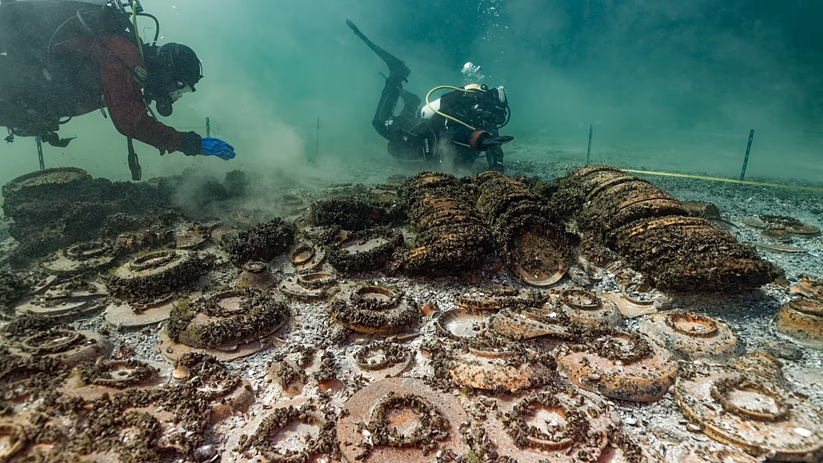 Découverte spectaculaire : des archéologues récupèrent 1000 objets romains dans un lac en Suisse