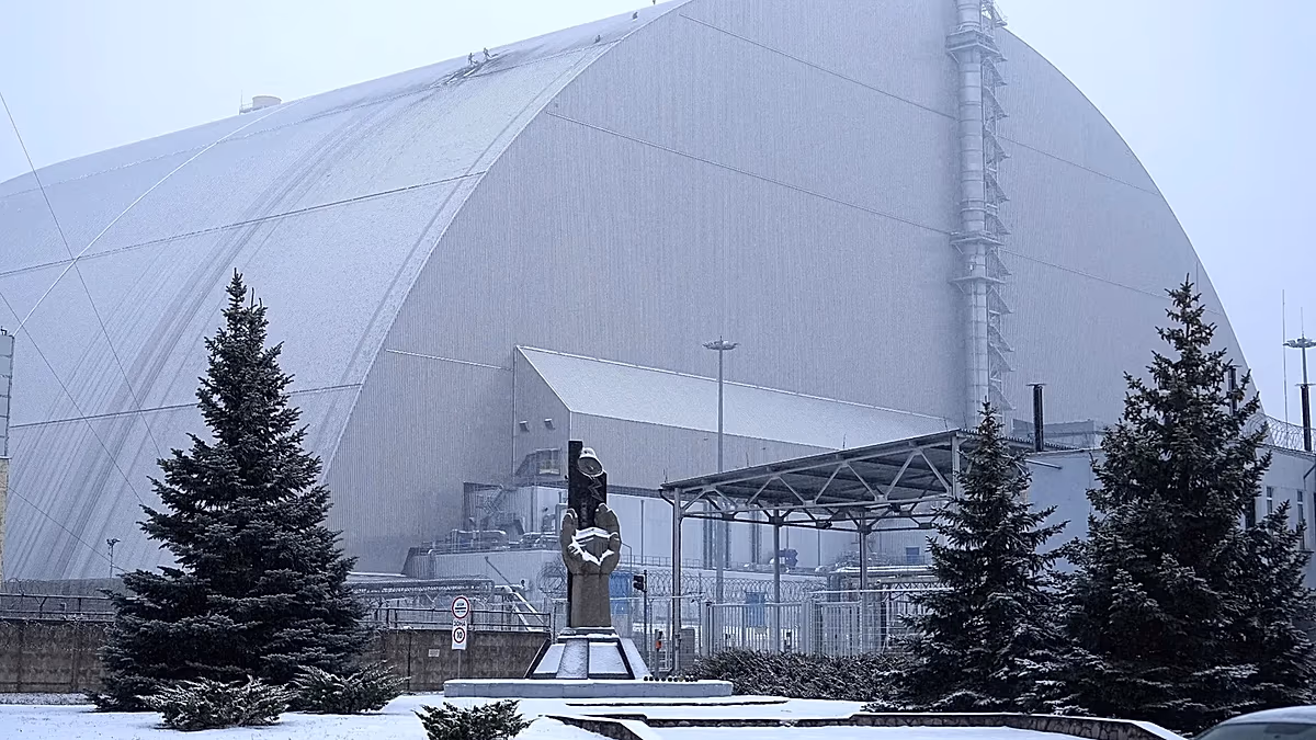Tchernobyl pourrait faire face à un effondrement « catastrophique » alors que les réparations stagnent suite à l'attaque d'un drone russe