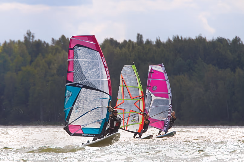 En été, cinq lacs seront reliés par des canaux et seront navigables partout.